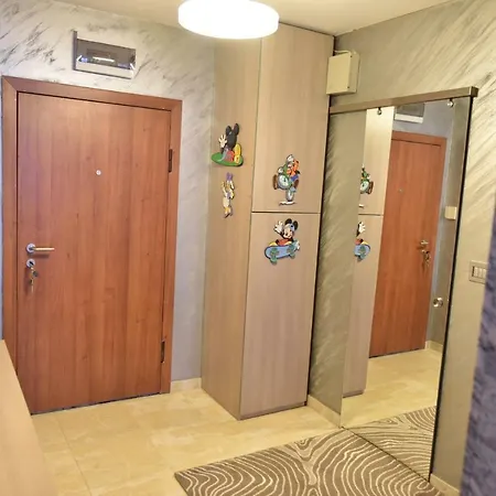 Luxury Apartment *