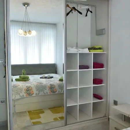 Luxury Apartment *