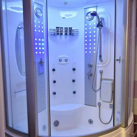 Luxury Apartment *